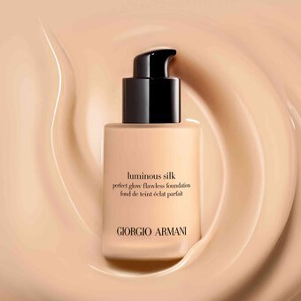 ARMANI Luminous Silk Foundation - Image 6